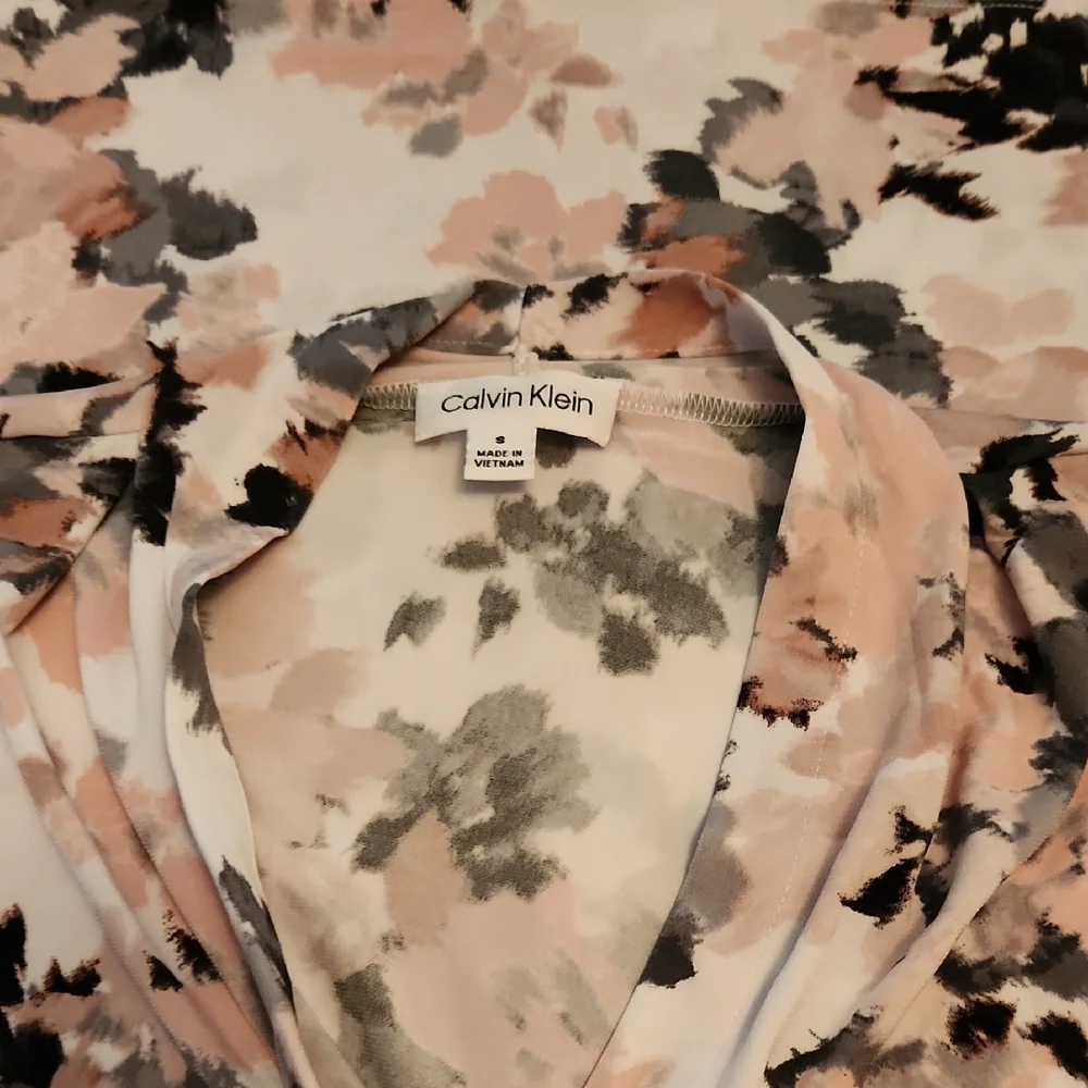 Calvin Klein Women's Floral Sleeveless Blouse - Pink and Black - Picture 3 of 3